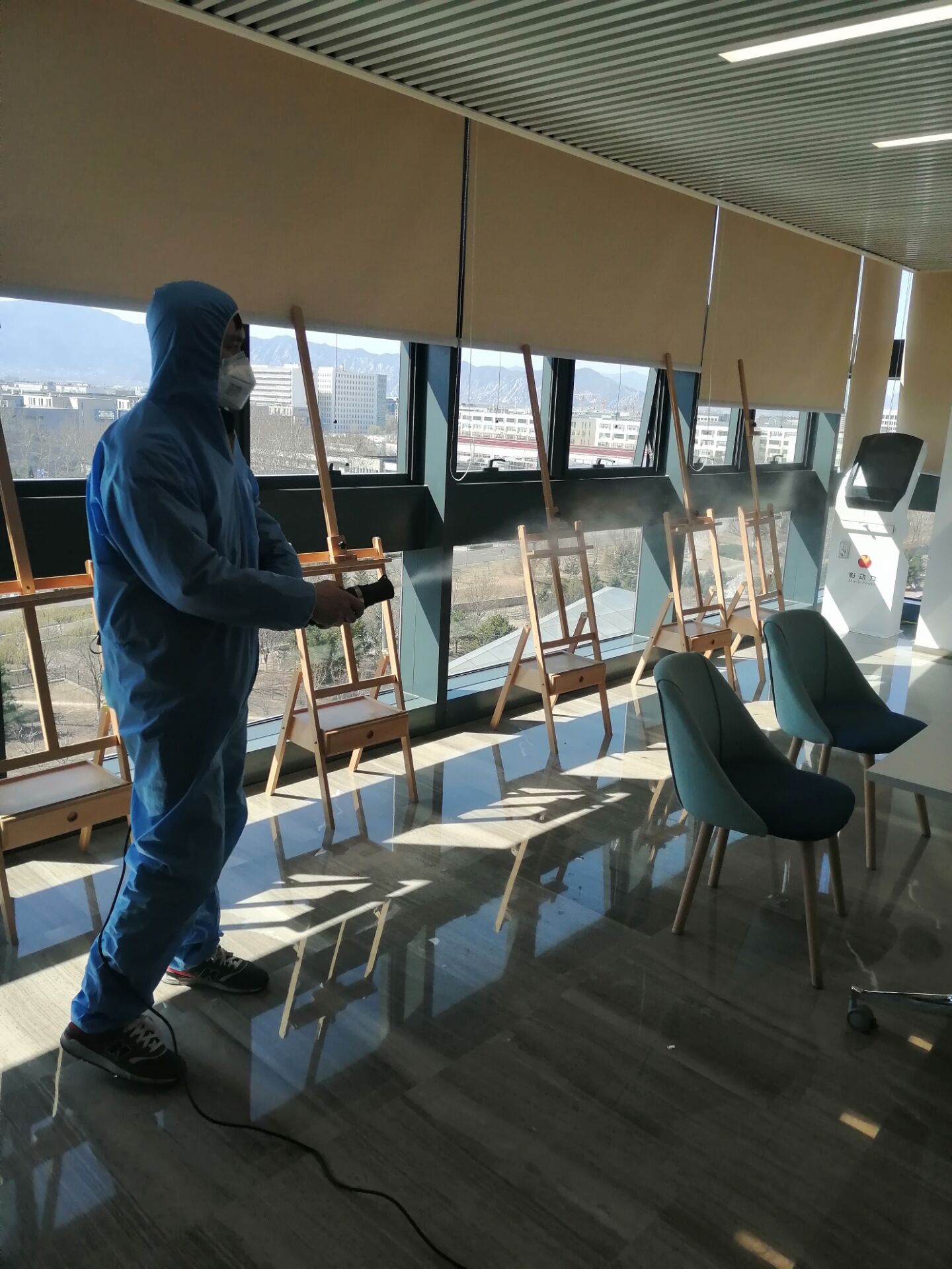 大廈室內(nèi)消毒公司的報(bào)價(jià)要經(jīng)常對(duì)噴霧機(jī)器內(nèi)軸承進(jìn)行保養(yǎng)