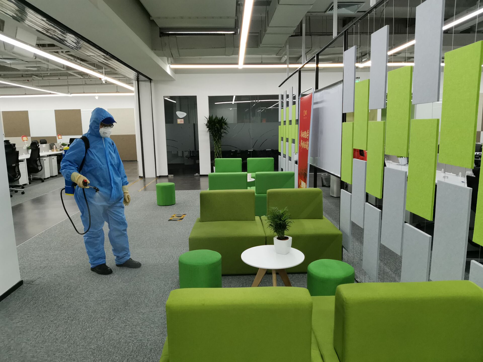 辦公區(qū)噴霧消毒公司多少錢一平米？要結(jié)合多方面因素進(jìn)行考量